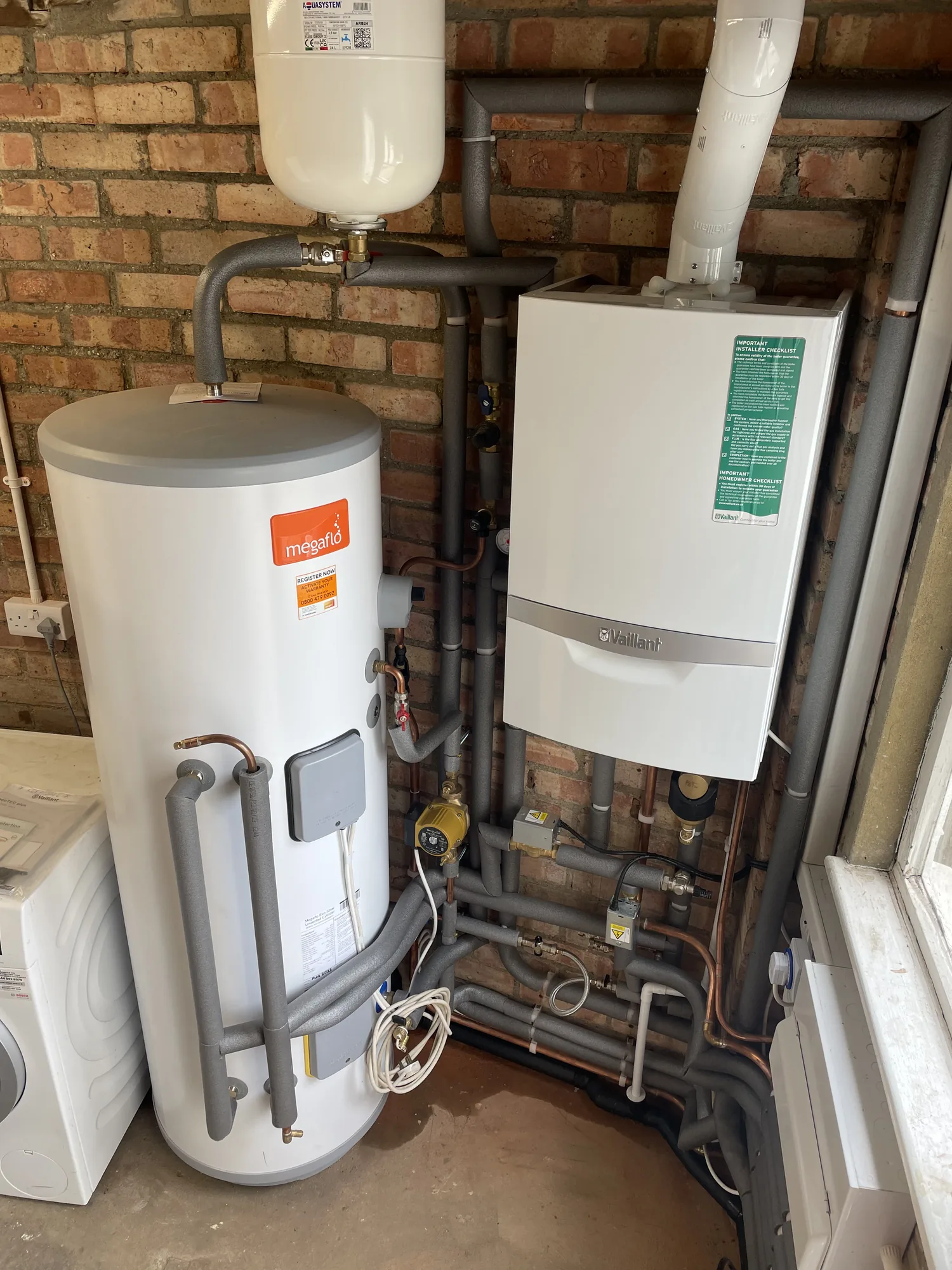 Combi boiler interior during first commissioning