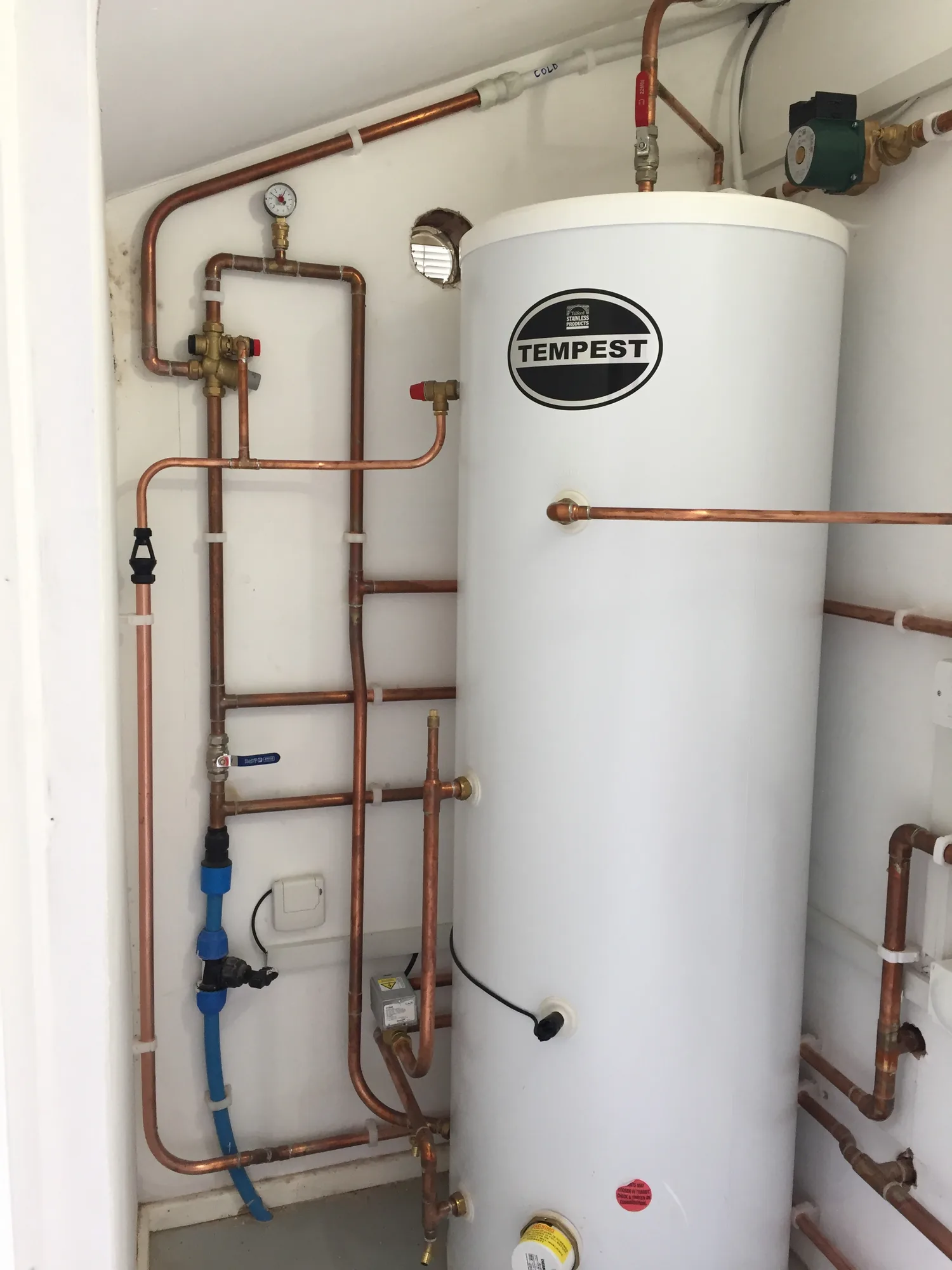 Magnetic system filter fitted on a heating return